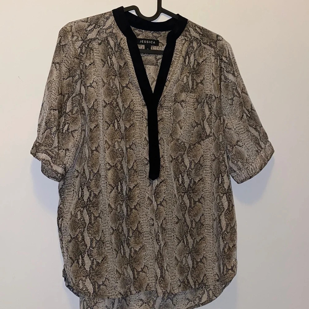JESSICA Snake Print short Sleeve Blouse Sz 10